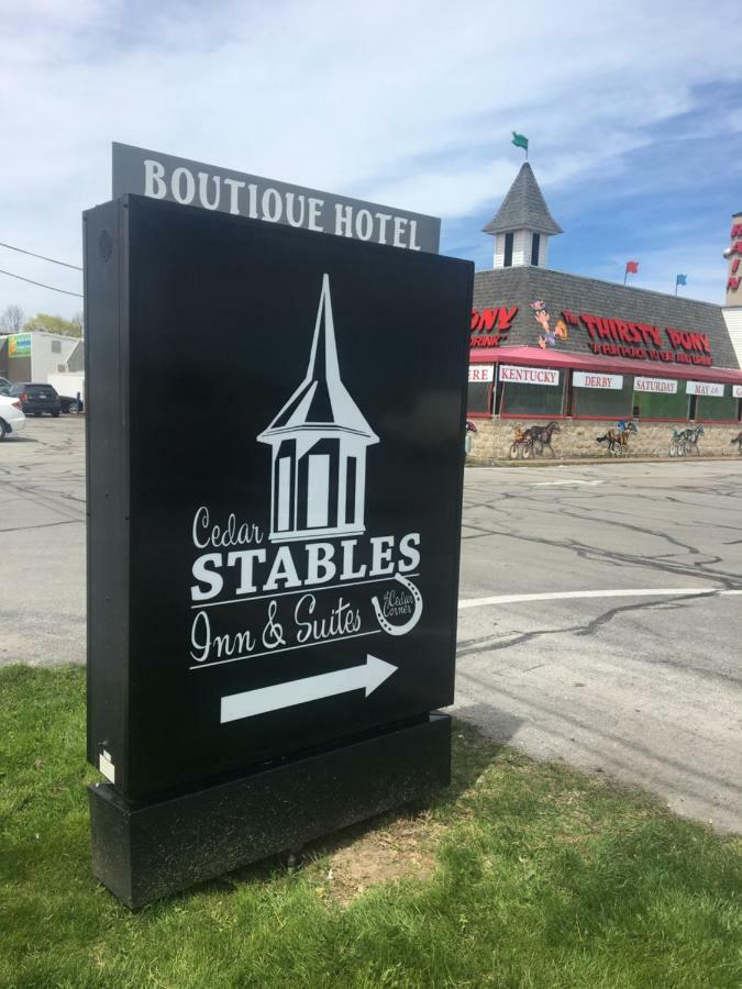 Cedar Stables Inn & Suites Sandusky Exterior photo